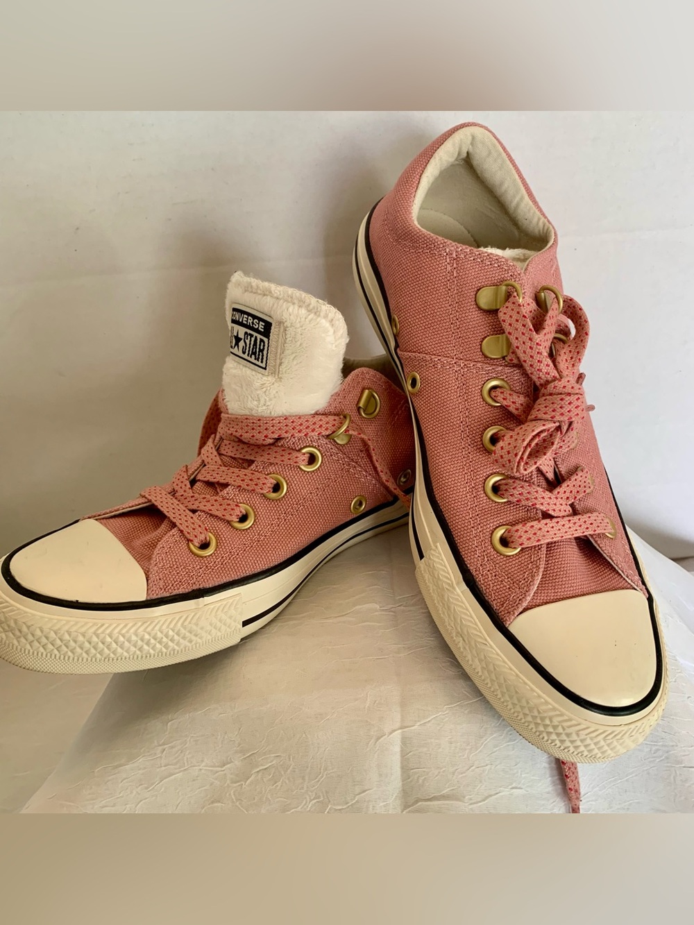 Converse All Star Low Top Women’s Rose Pink Faux Fur Tongue. Never worn